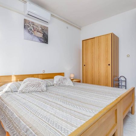 Lovely Apartments In Valbandon Fažana Exterior foto
