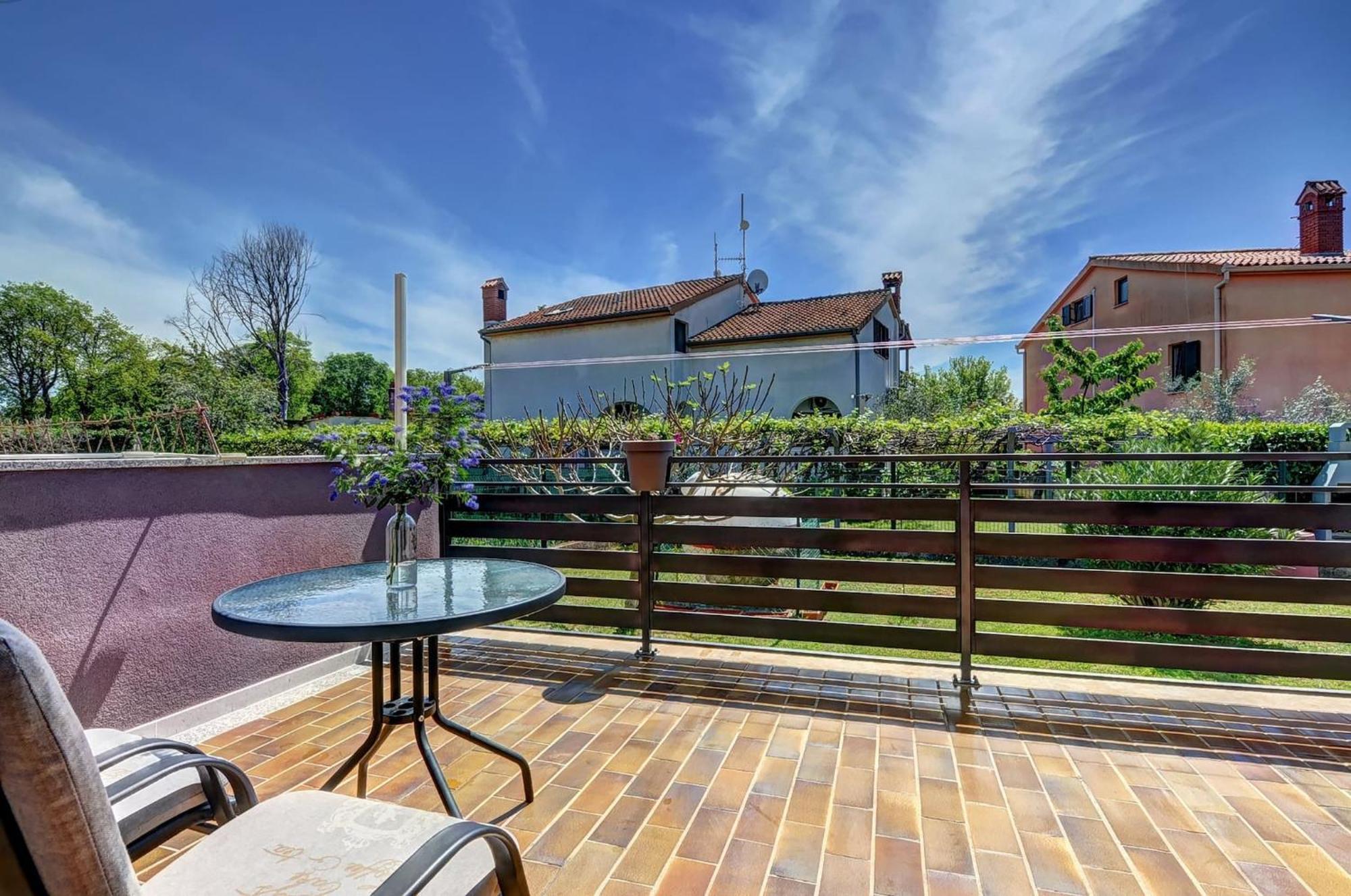 Lovely Apartments In Valbandon Fažana Exterior foto