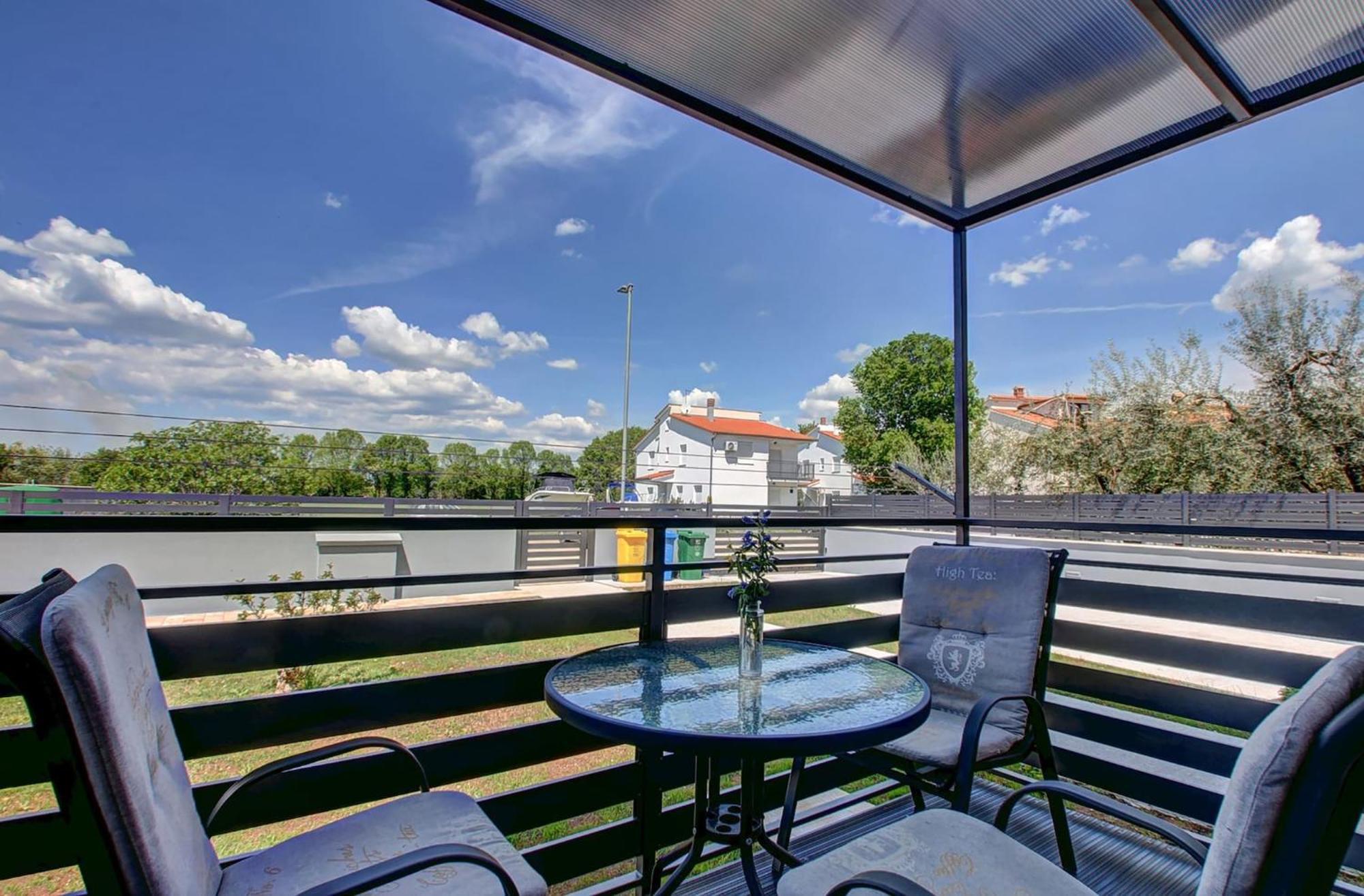 Lovely Apartments In Valbandon Fažana Exterior foto