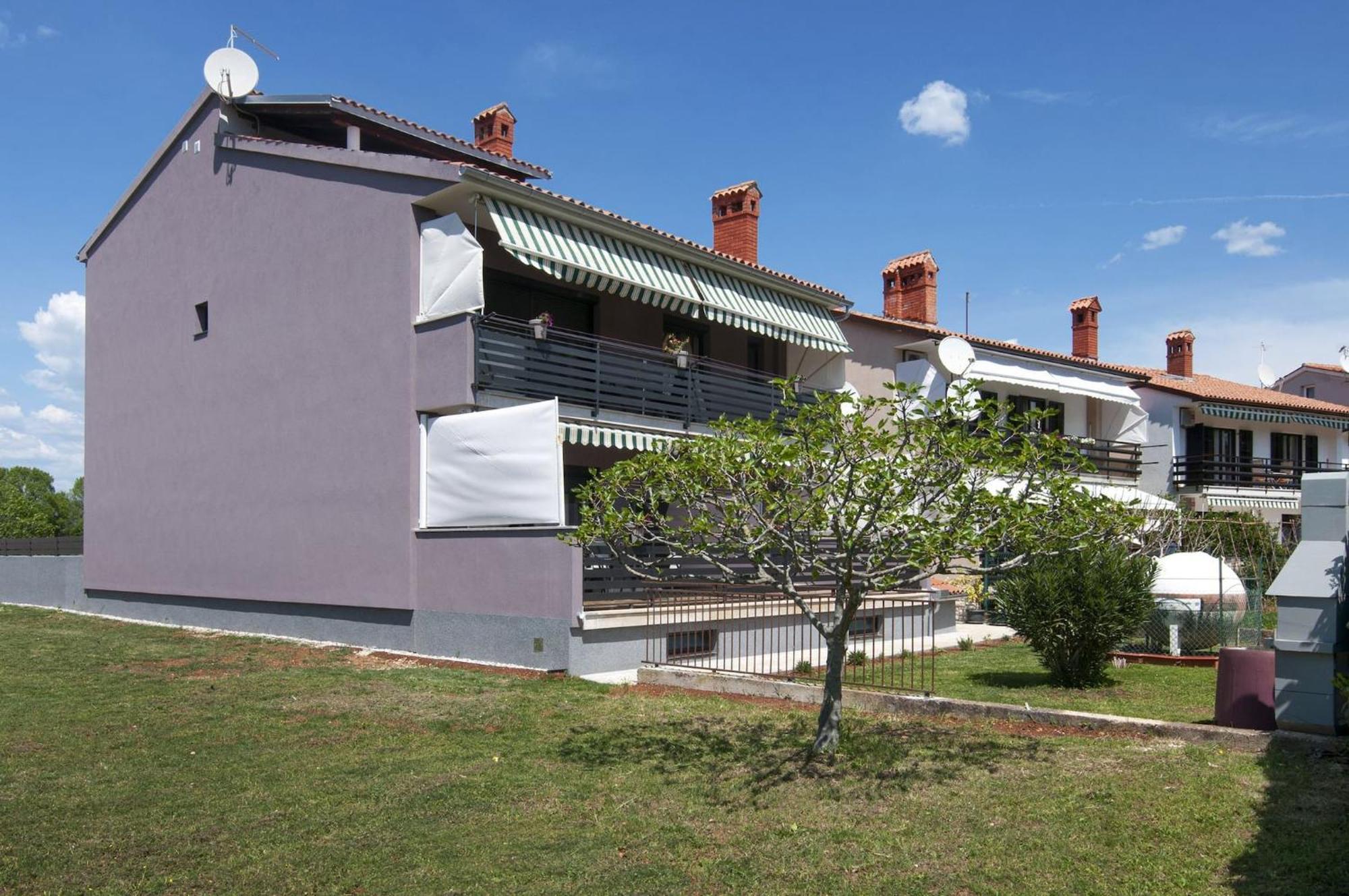 Lovely Apartments In Valbandon Fažana Exterior foto