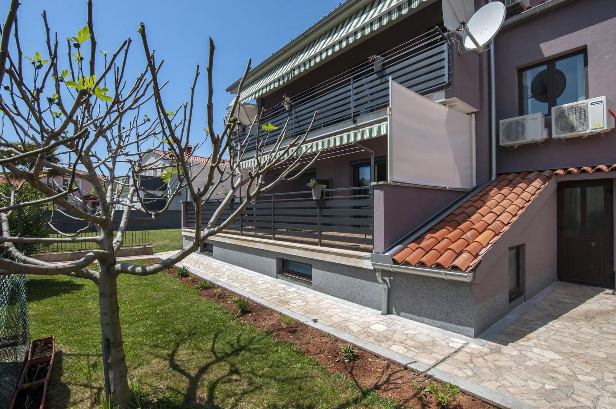 Lovely Apartments In Valbandon Fažana Exterior foto