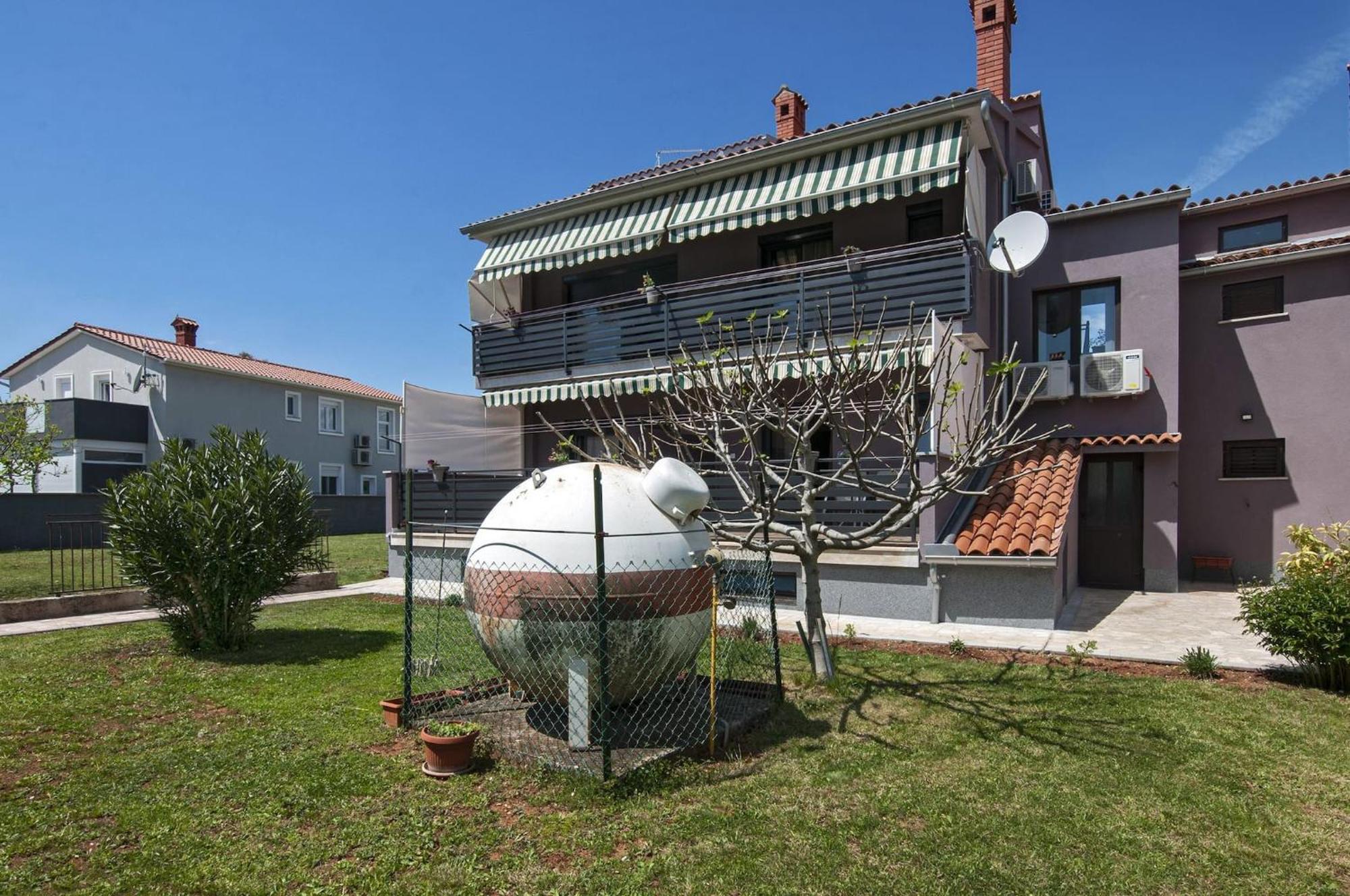 Lovely Apartments In Valbandon Fažana Exterior foto