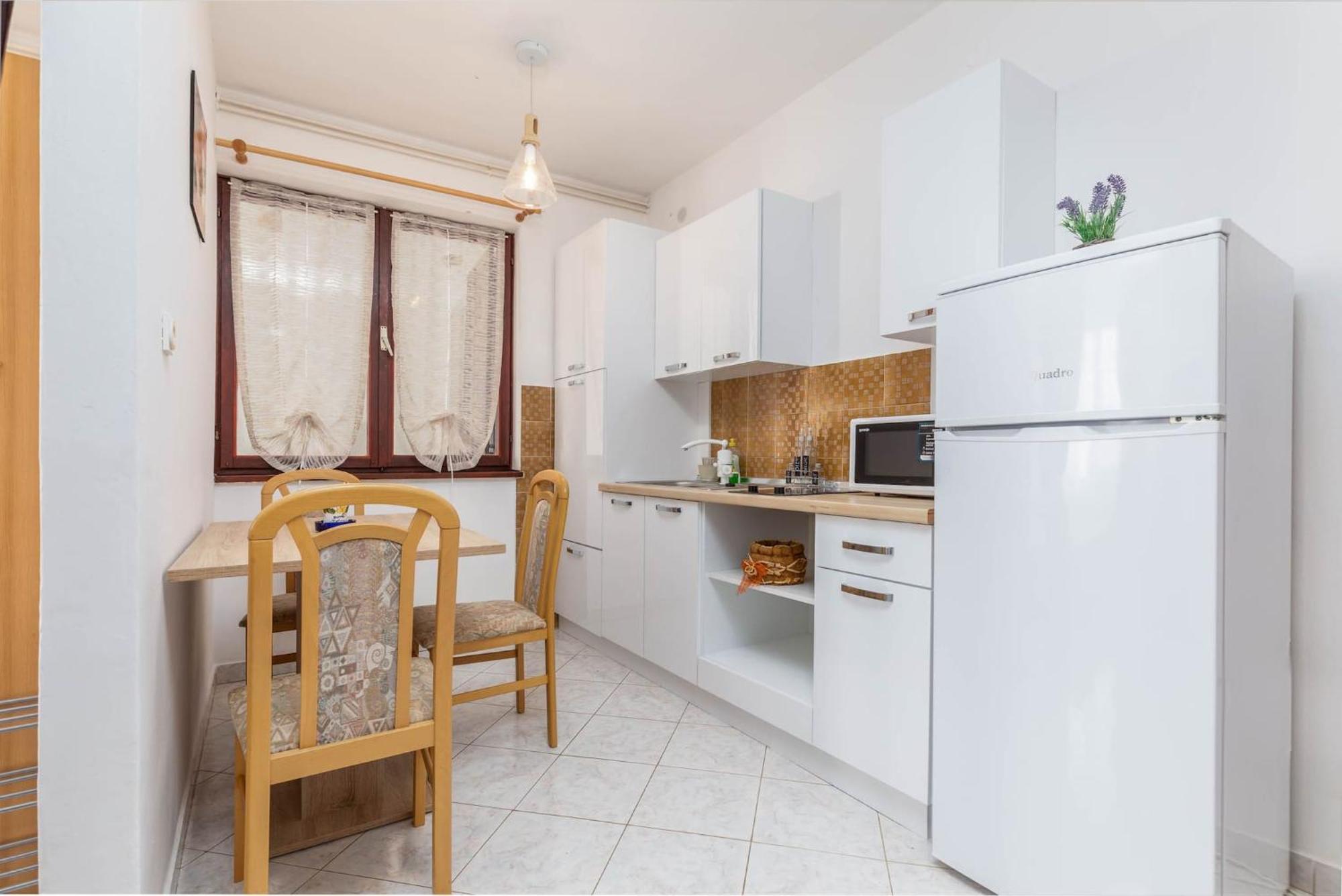 Lovely Apartments In Valbandon Fažana Exterior foto