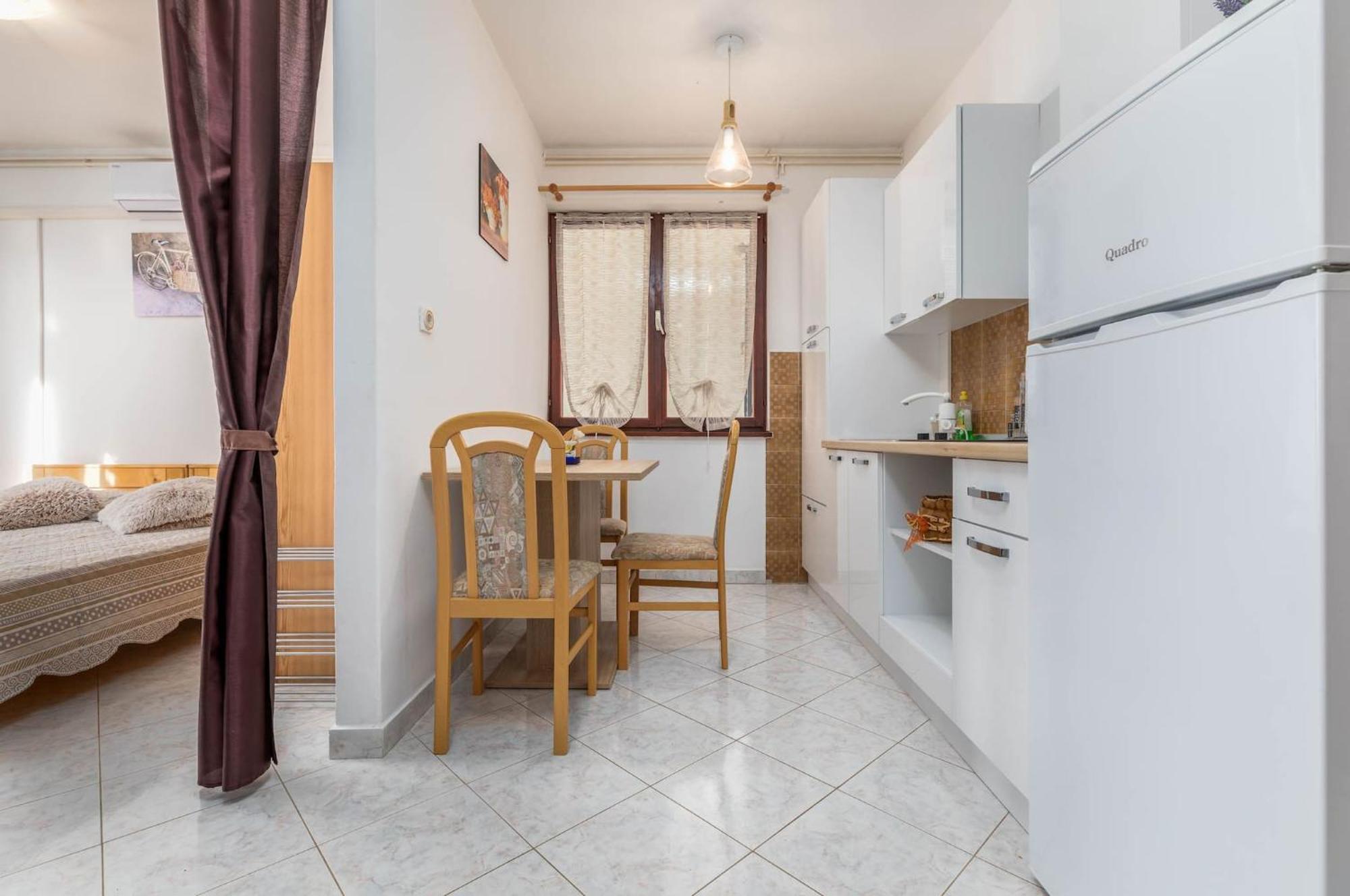 Lovely Apartments In Valbandon Fažana Exterior foto
