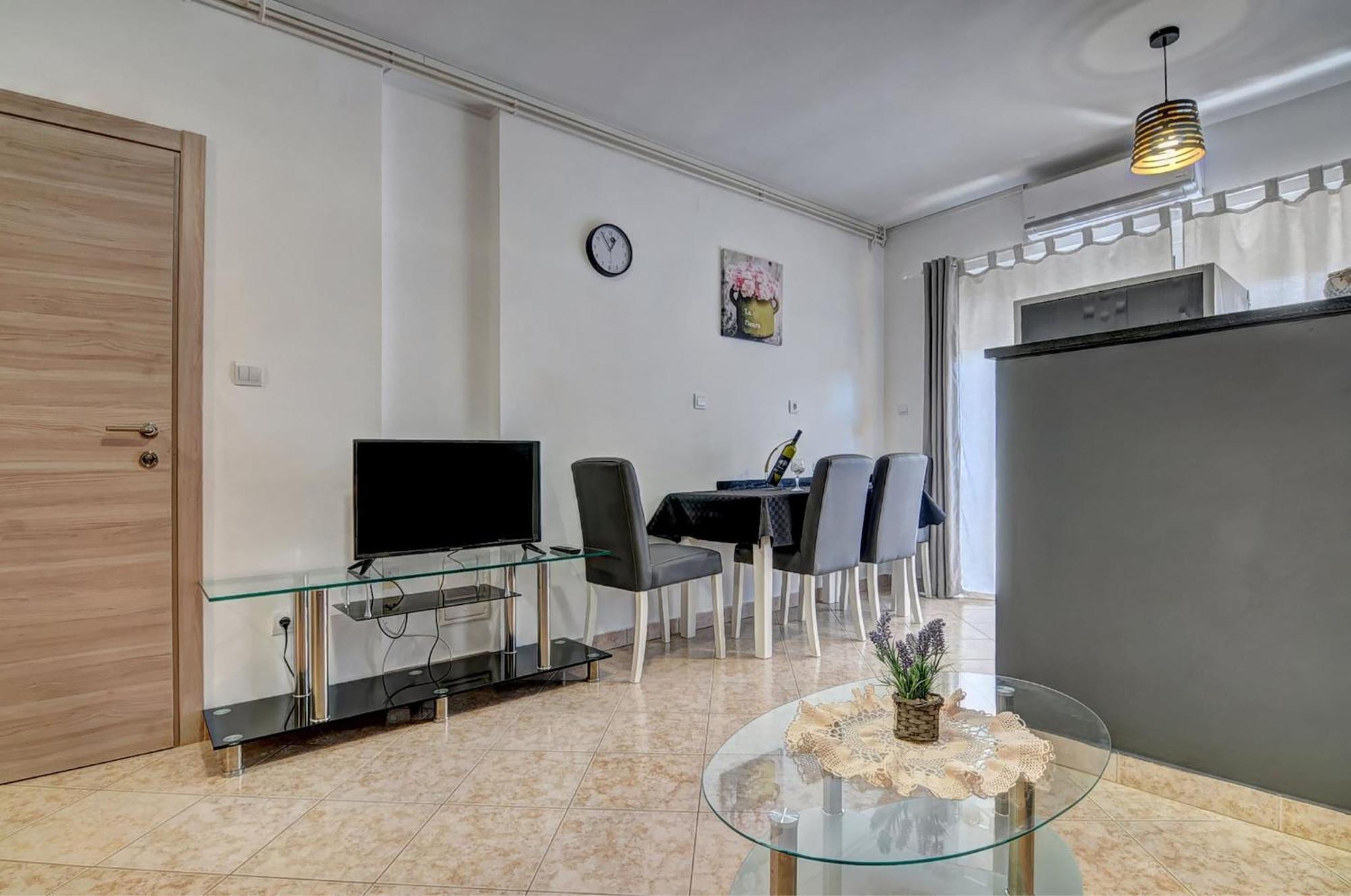 Lovely Apartments In Valbandon Fažana Exterior foto