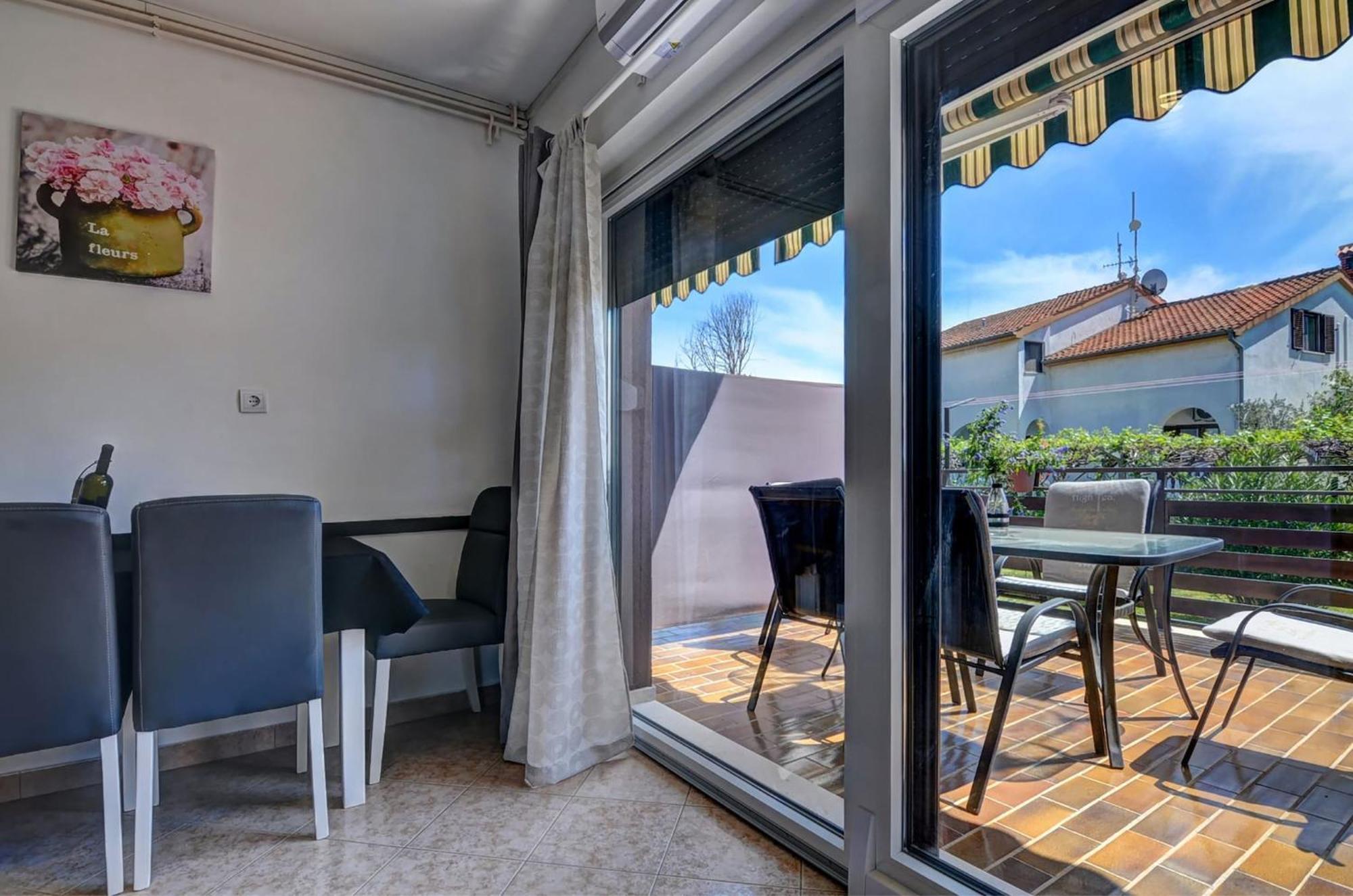 Lovely Apartments In Valbandon Fažana Exterior foto